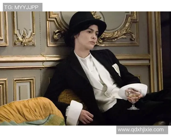 足球明星妻子的光辉岁月与背后的故事电影解说